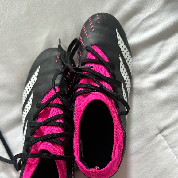 Spikers Girls ADIDAS size 6 youth - Picture 1 of 4